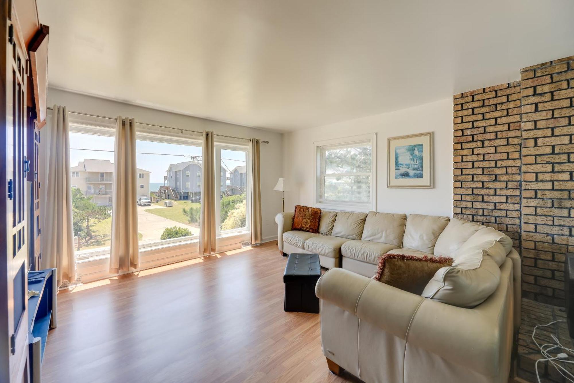 West Of The Moon Ocean Apt With Beach Access! Emerald Isle Bagian luar foto