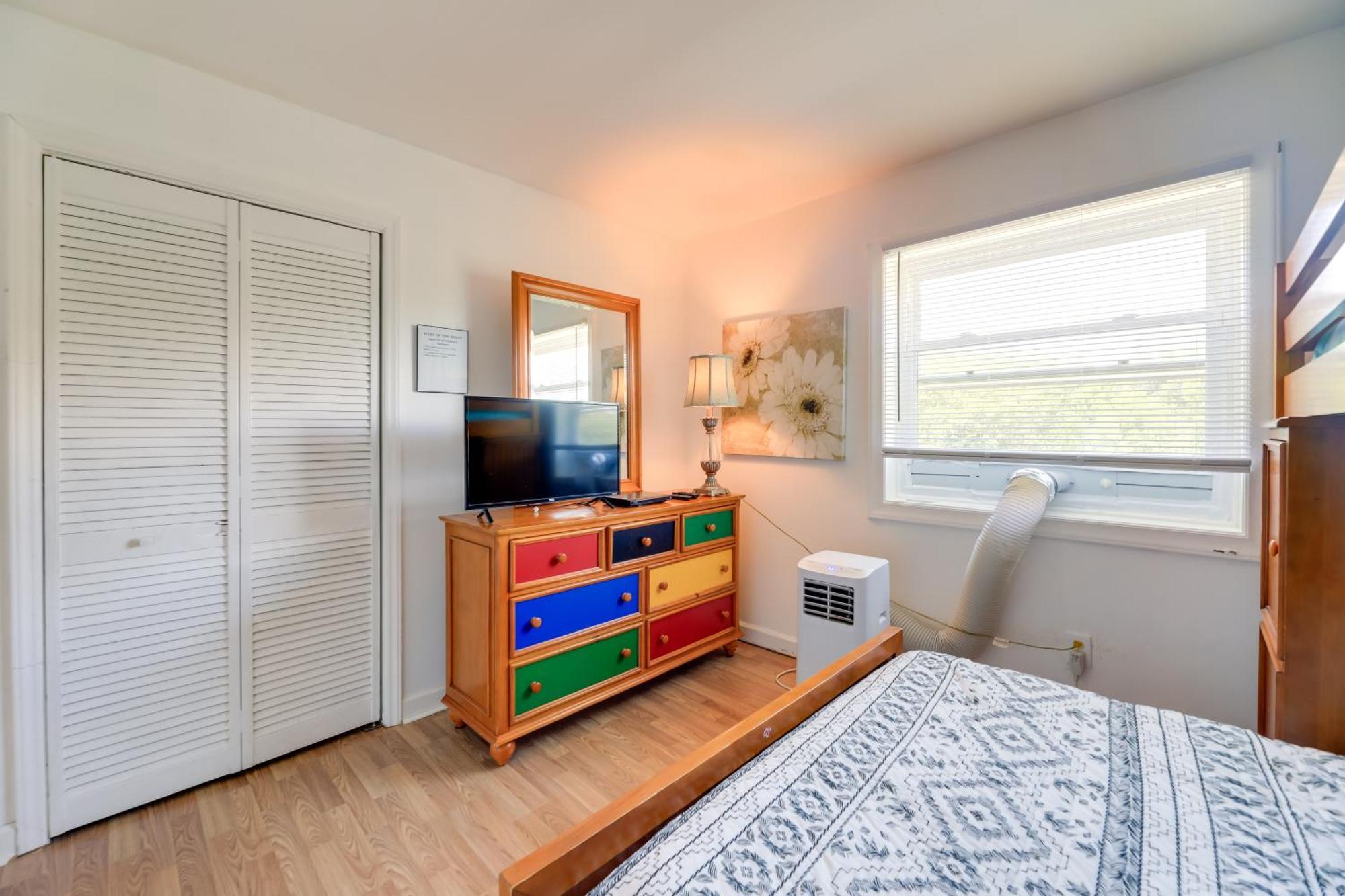 West Of The Moon Ocean Apt With Beach Access! Emerald Isle Bagian luar foto
