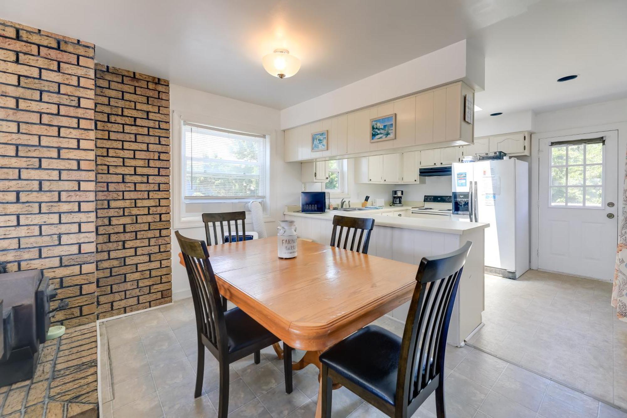 West Of The Moon Ocean Apt With Beach Access! Emerald Isle Bagian luar foto