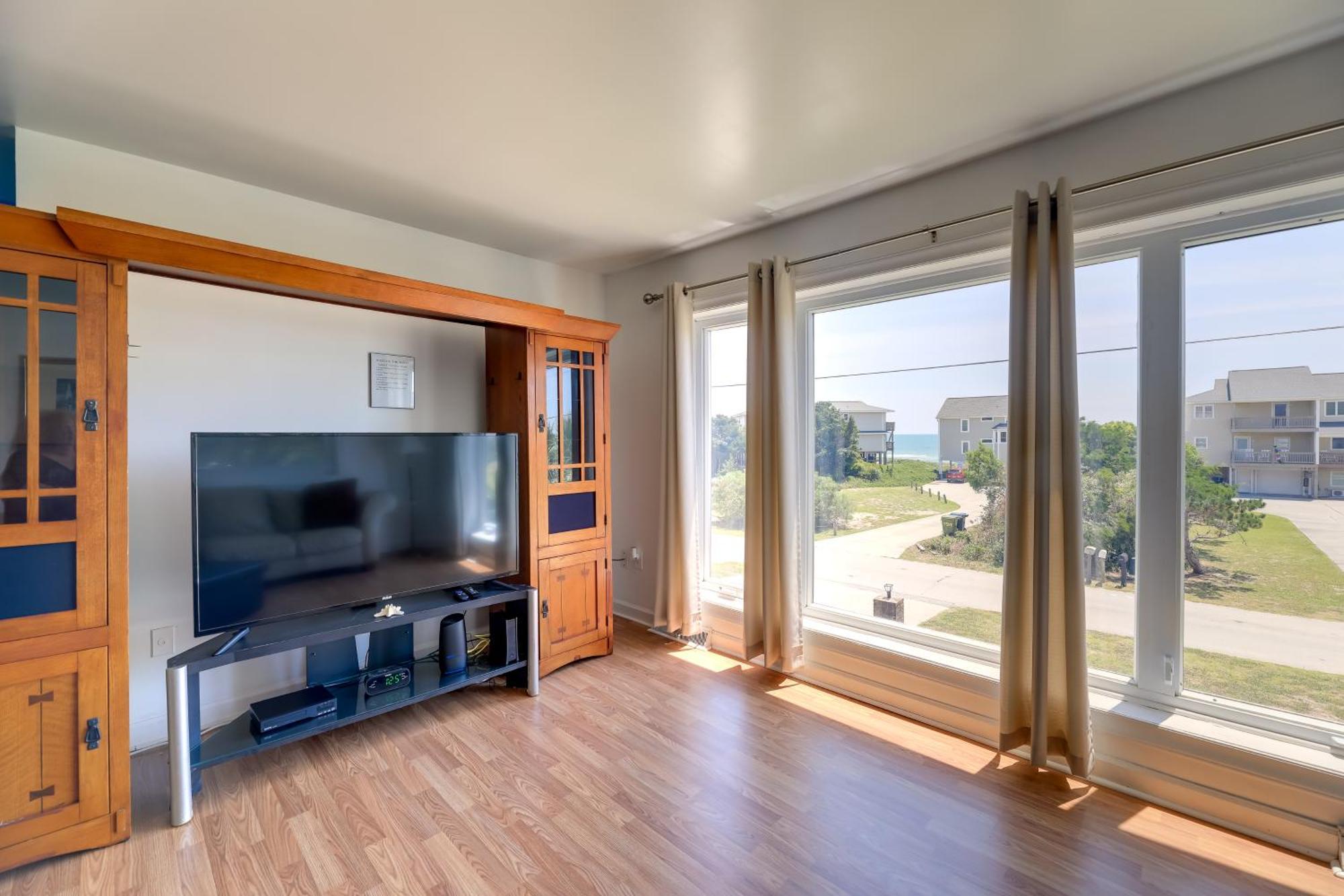 West Of The Moon Ocean Apt With Beach Access! Emerald Isle Bagian luar foto
