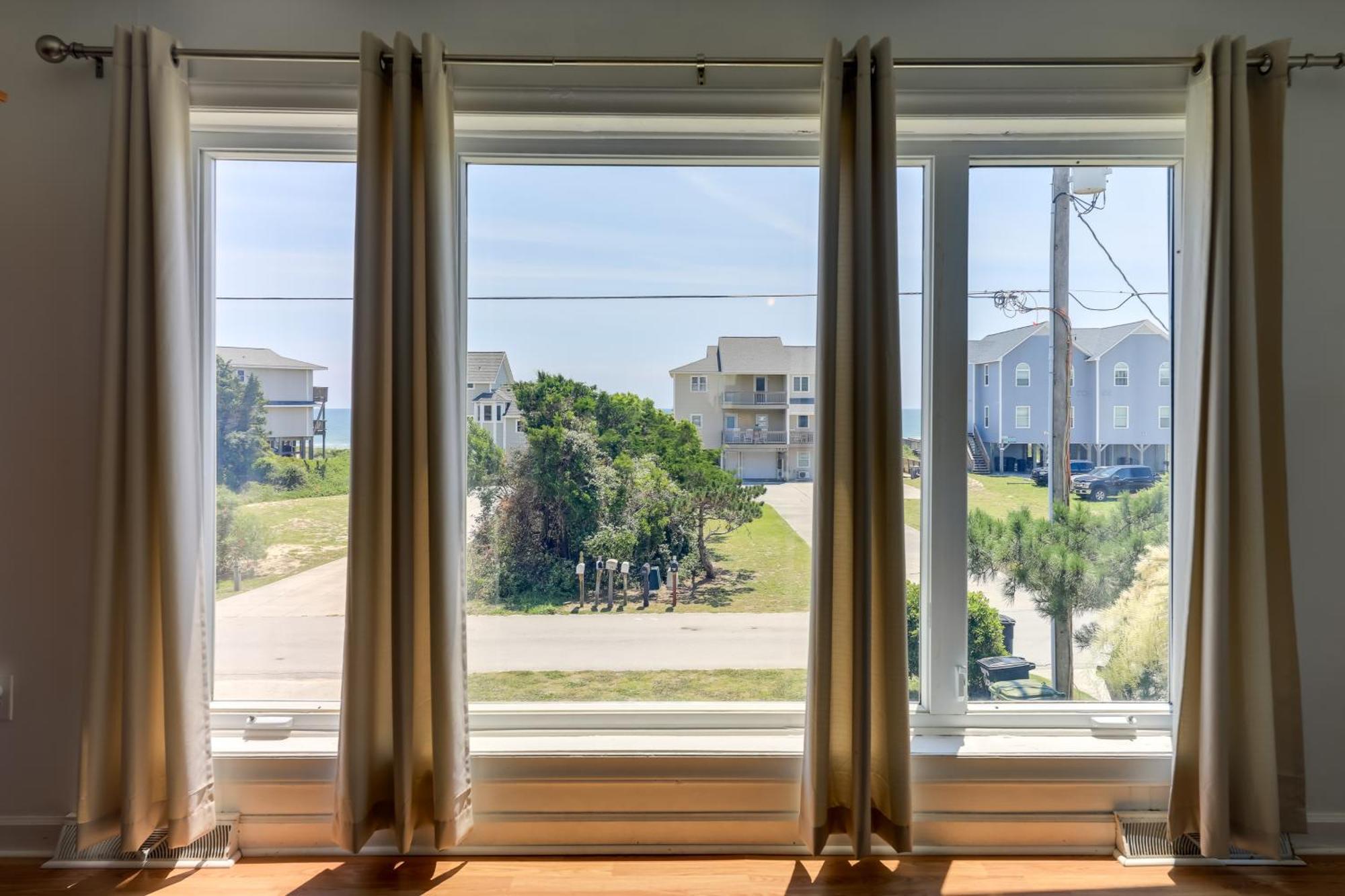 West Of The Moon Ocean Apt With Beach Access! Emerald Isle Bagian luar foto
