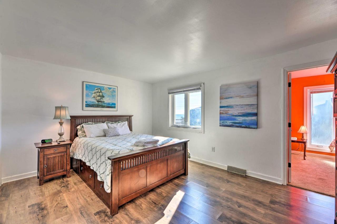 West Of The Moon Ocean Apt With Beach Access! Emerald Isle Bagian luar foto