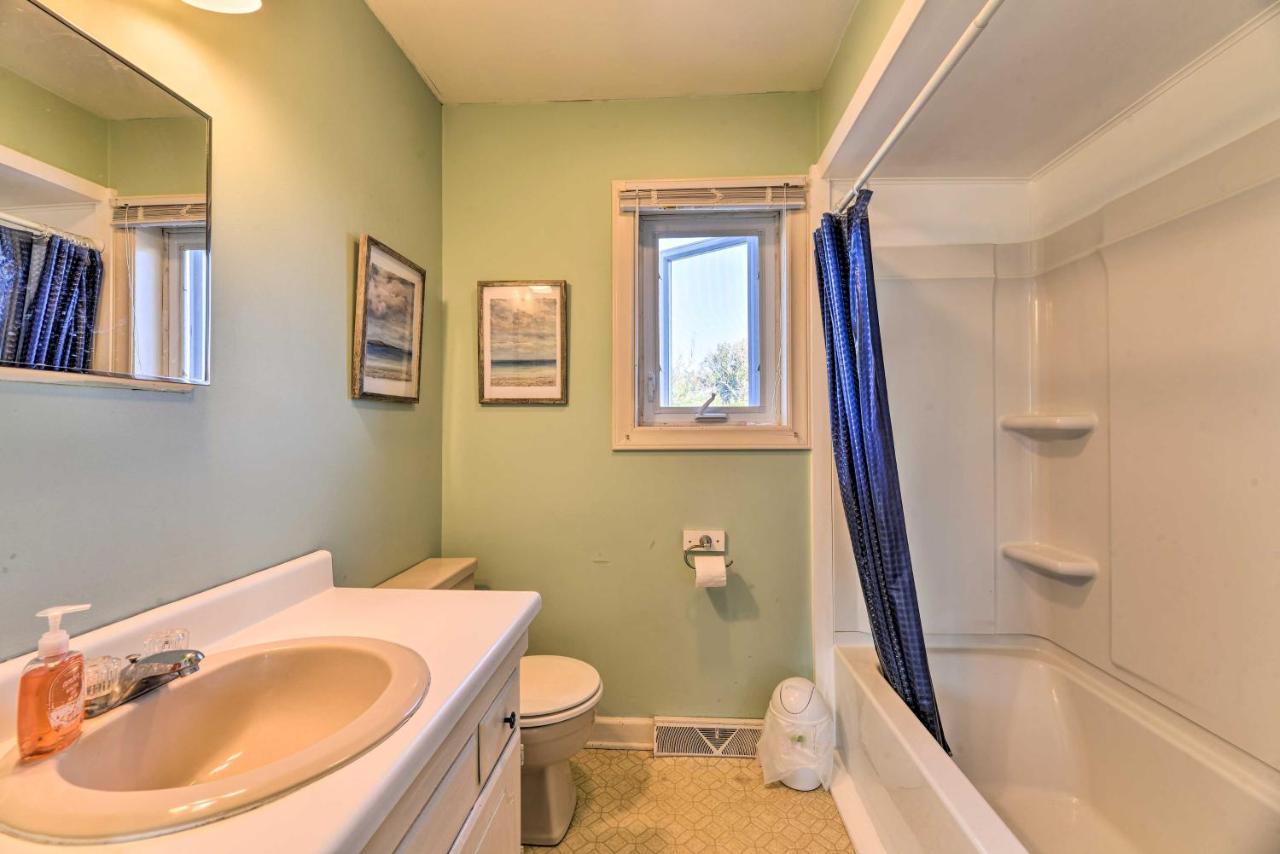 West Of The Moon Ocean Apt With Beach Access! Emerald Isle Bagian luar foto