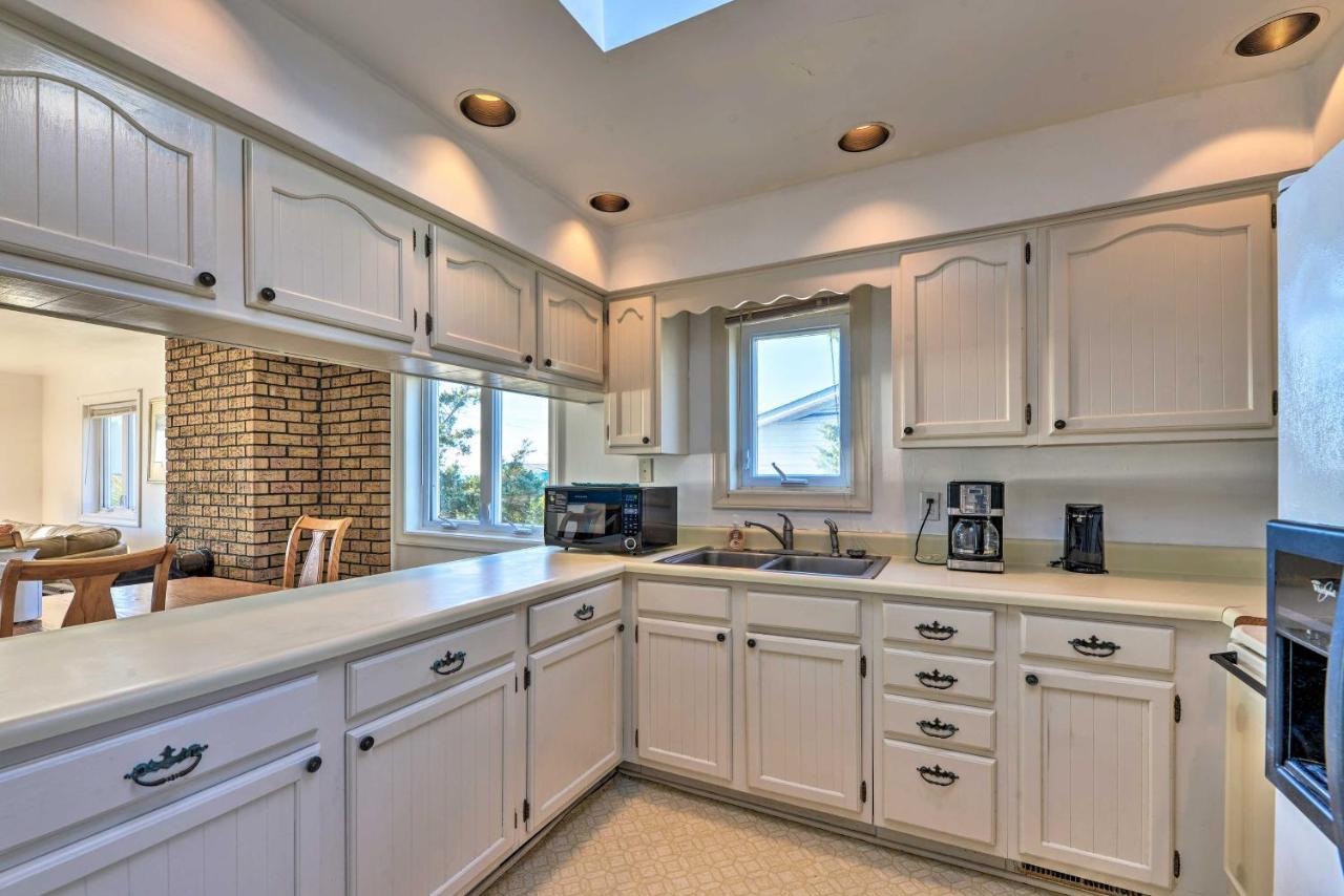 West Of The Moon Ocean Apt With Beach Access! Emerald Isle Bagian luar foto