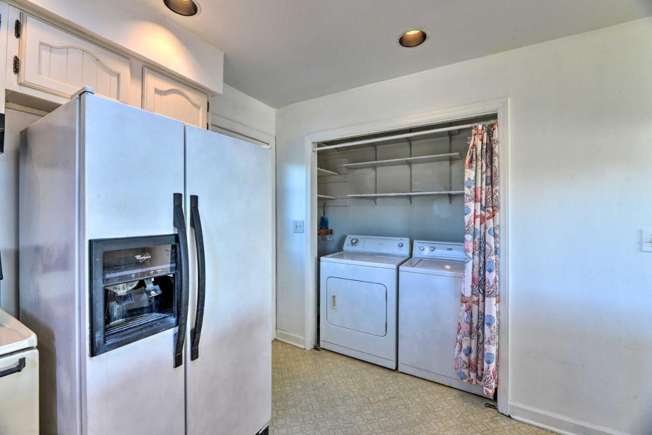 West Of The Moon Ocean Apt With Beach Access! Emerald Isle Bagian luar foto