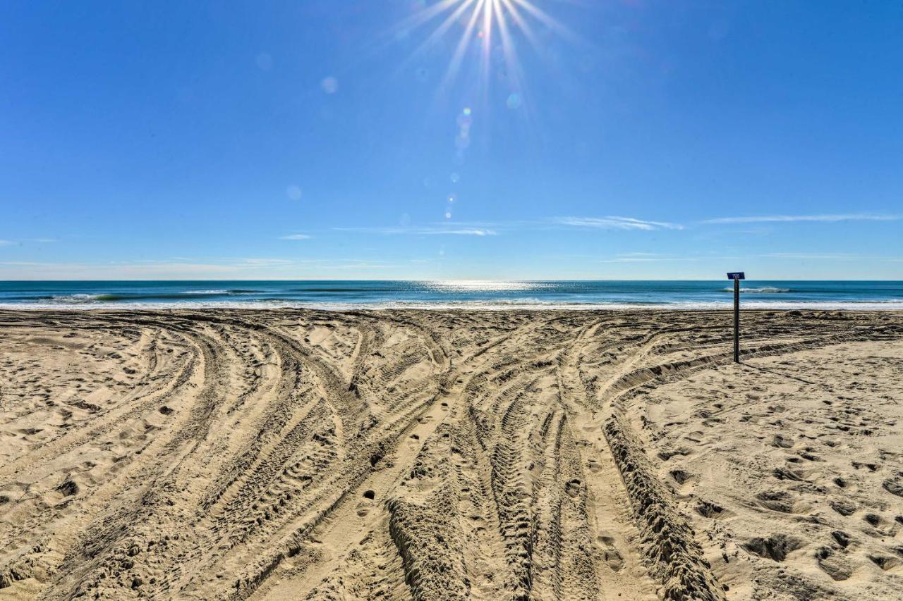 West Of The Moon Ocean Apt With Beach Access! Emerald Isle Bagian luar foto